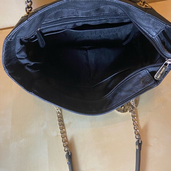 Michael Kors Jet Set Chain Shoulder Tote โ Black Pebbled Leather, Gold Hardware - Picture 5 of 8